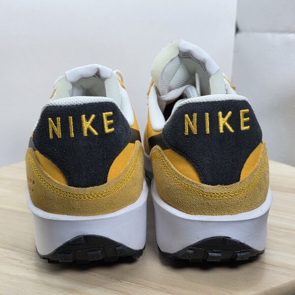 Nike Yellow and Black Athletic Shoes - Picture 6 of 9